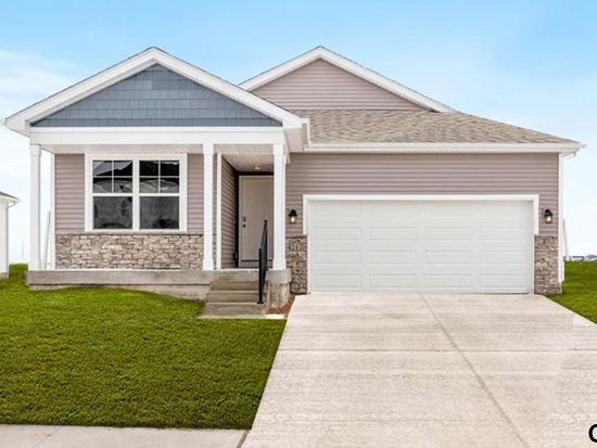 11462 Port Royal Dr, Papillion, NE 68046