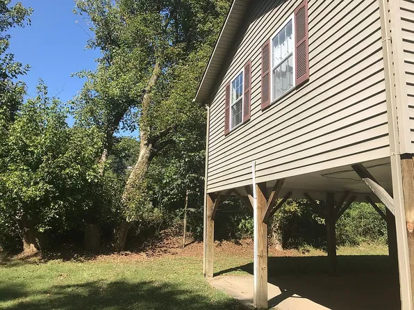 1920 Britts Park Rd, Richlands, VA 24641