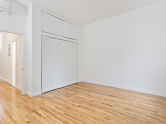 2nd image of 856 Lexington Ave APT 3