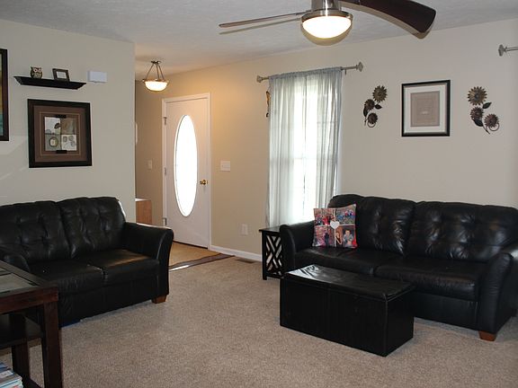 3rd image of 4403 Goldenrod Ct