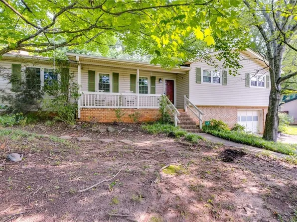 230 King Arthur Dr, Woodstock, GA 30189