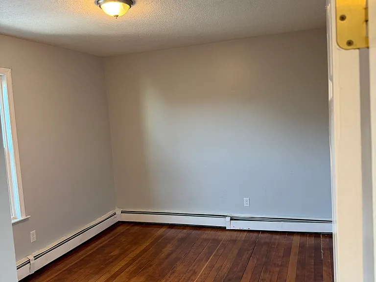 87 Webster St #4 — Photo 8
