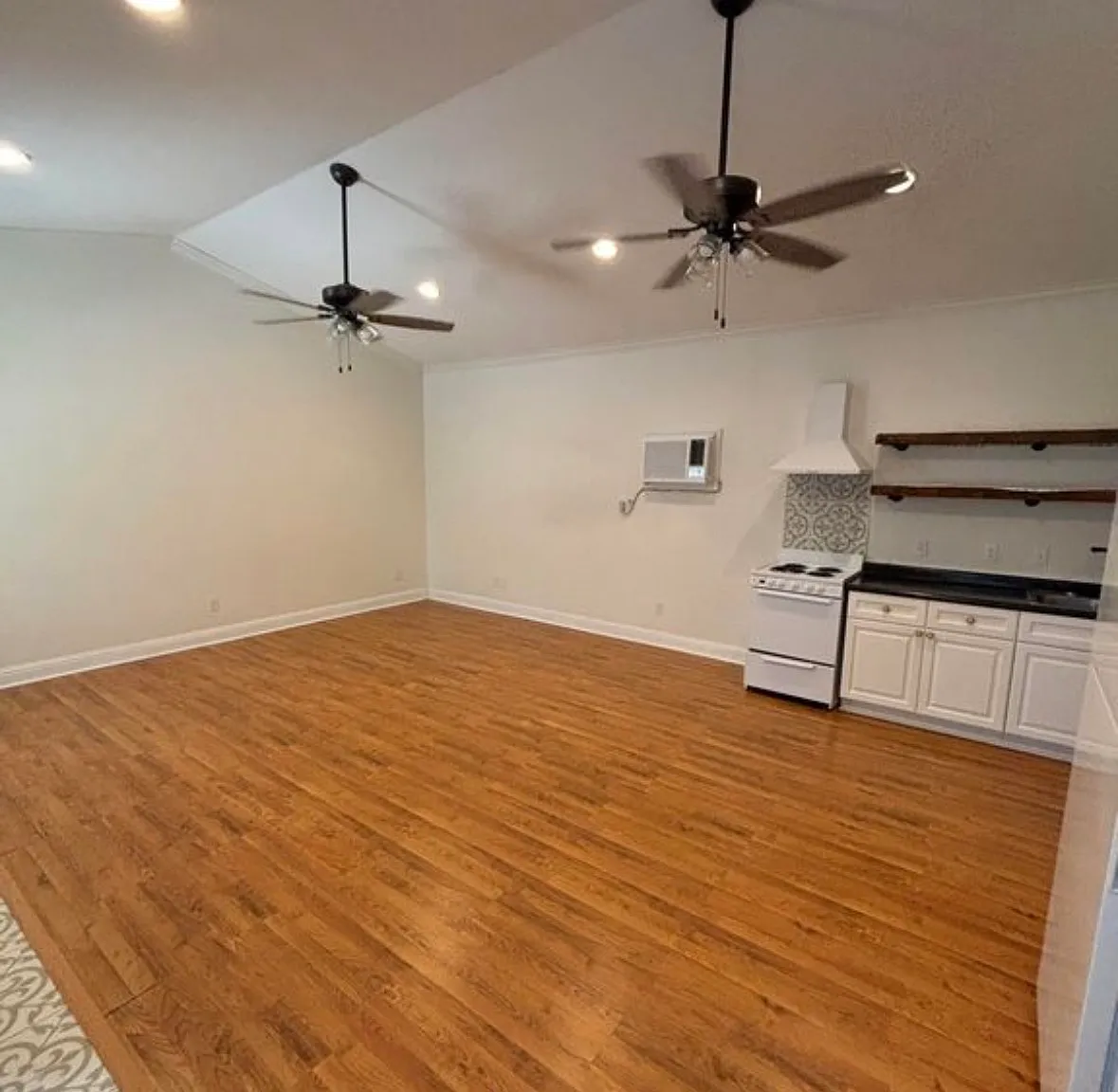 1 bed, 890 sqft, $1,000 — Photo 1