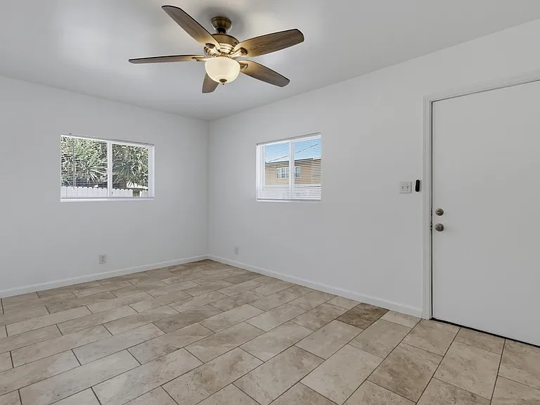 4222 Myrtle Ave — Photo 9
