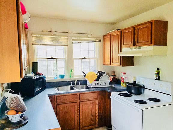 5th image of 821 Warfield Pl