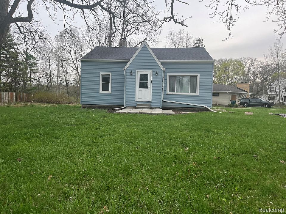 1st image of 3021 N Grand River Ave