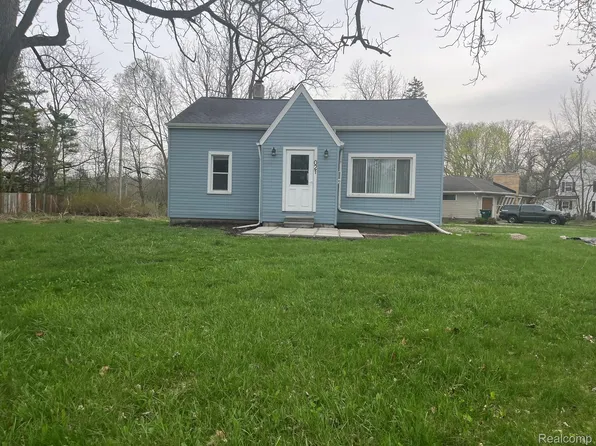 3021 N Grand River Ave, Lansing, MI 48906