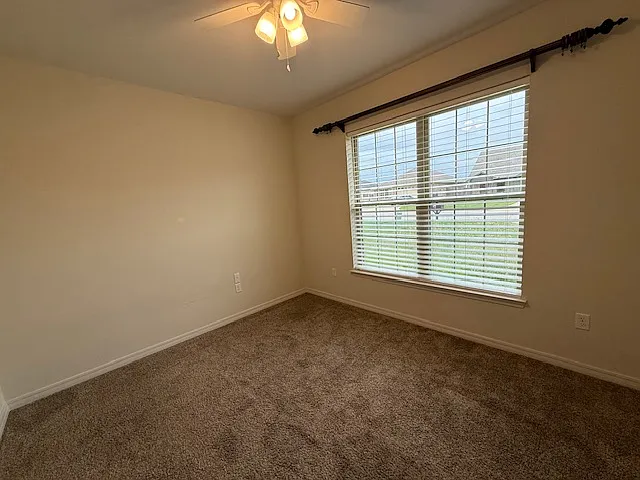 410 Myra Lynn Ln — Photo 9