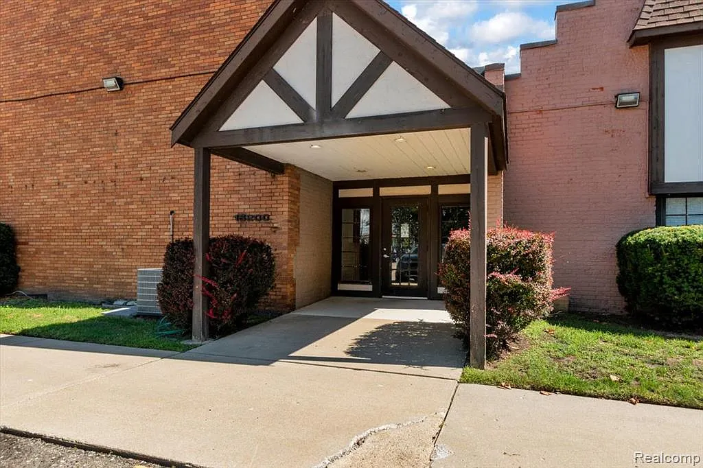 2 bed, 1.0 bath, 856 sqft, $1,250 — Photo 4