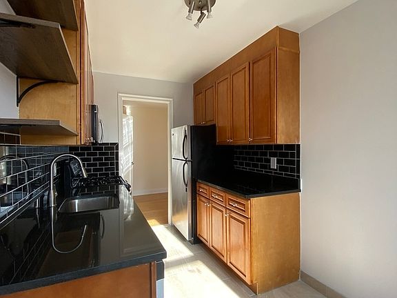 5th image of 200 W 15th St APT 19C