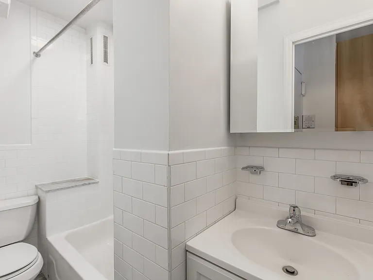 18 1st Ave #7 — Photo 10