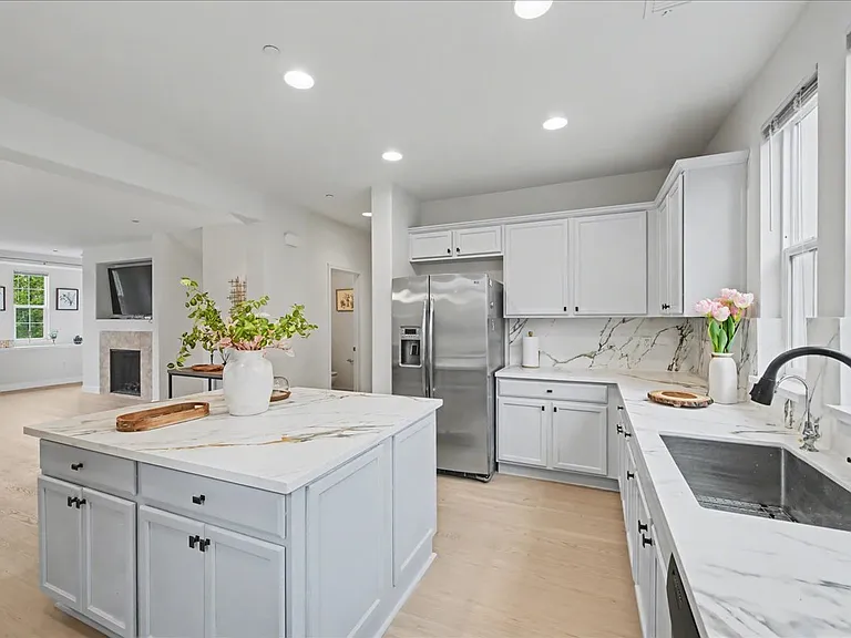 6380 Monterey Way — Photo 9