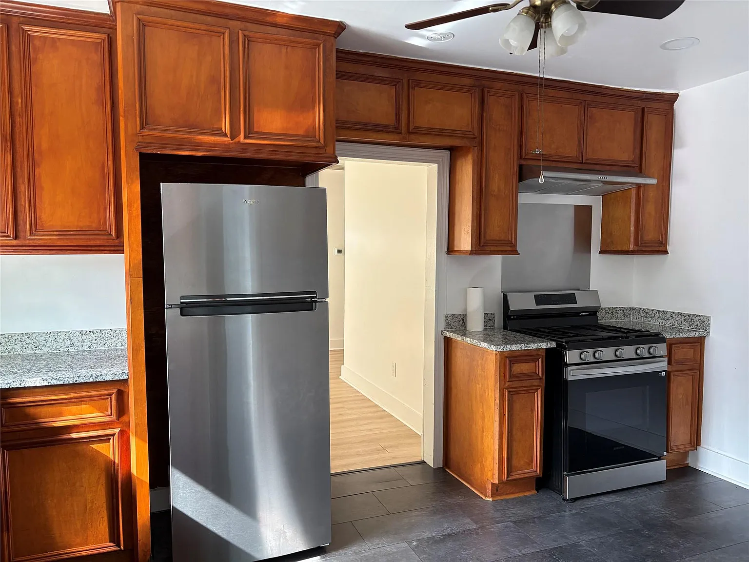 3 bed, 2.0 bath, 1421 sqft, $1,750 — Photo 3
