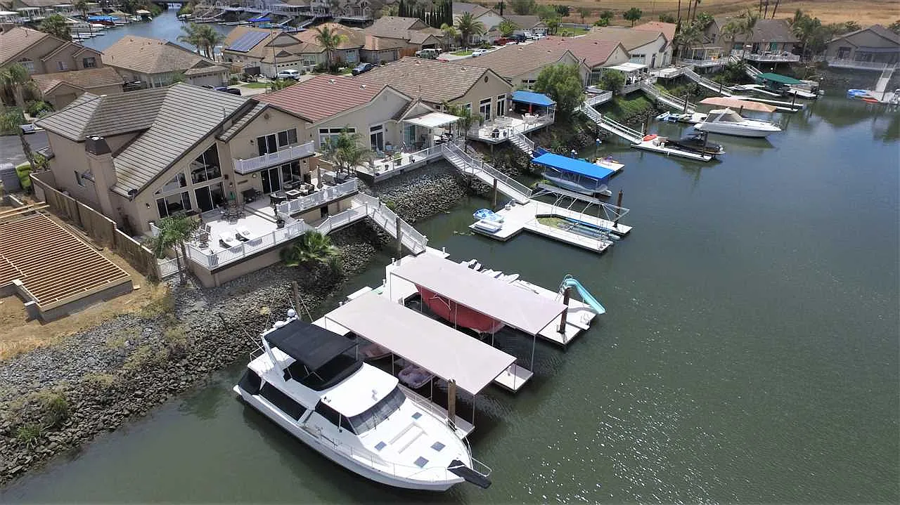 4071 Pier Point photo 1