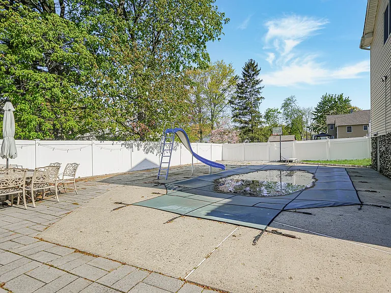 405 Burnet Pl — Photo 9