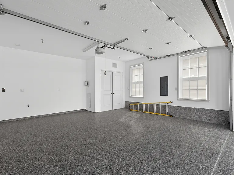 60 Roosevelt Dr — Photo 35