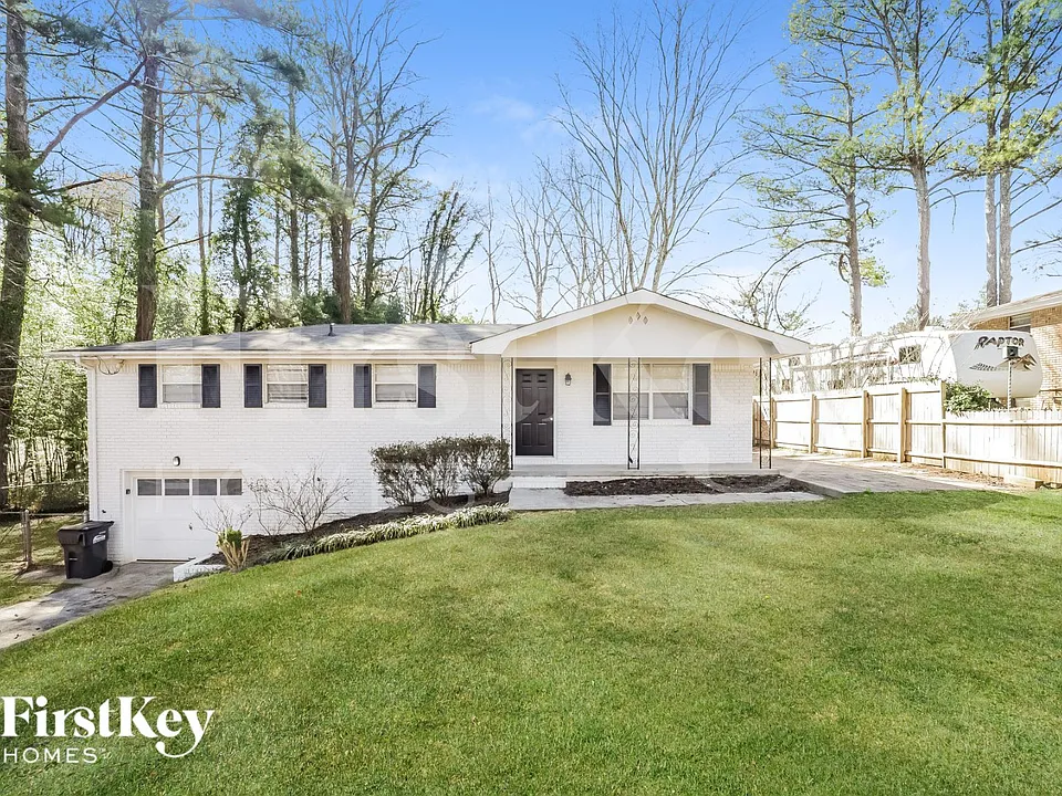 150 Mark Ln SE