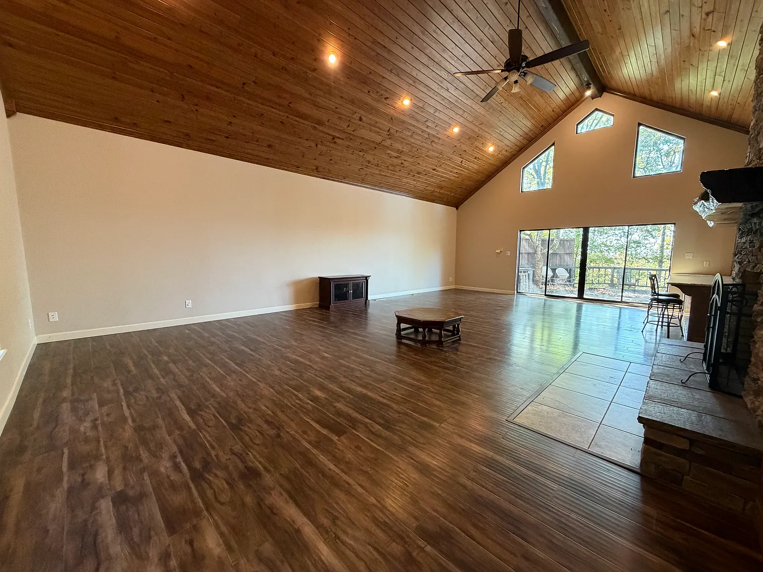 3 bed, 2200 sqft, $2,150 — Photo 3