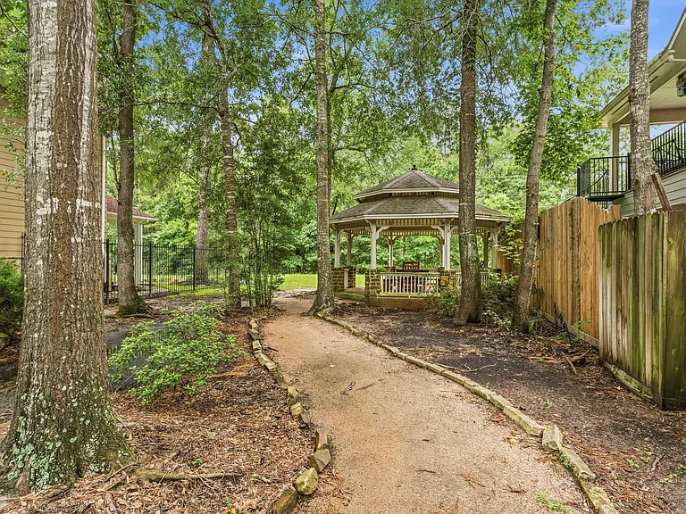 27730 Geneva Hills Ln — Photo 32