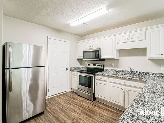 5th image of 6013 Creekerton Blvd