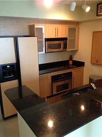2nd image of 325 Biscayne Blvd #1417