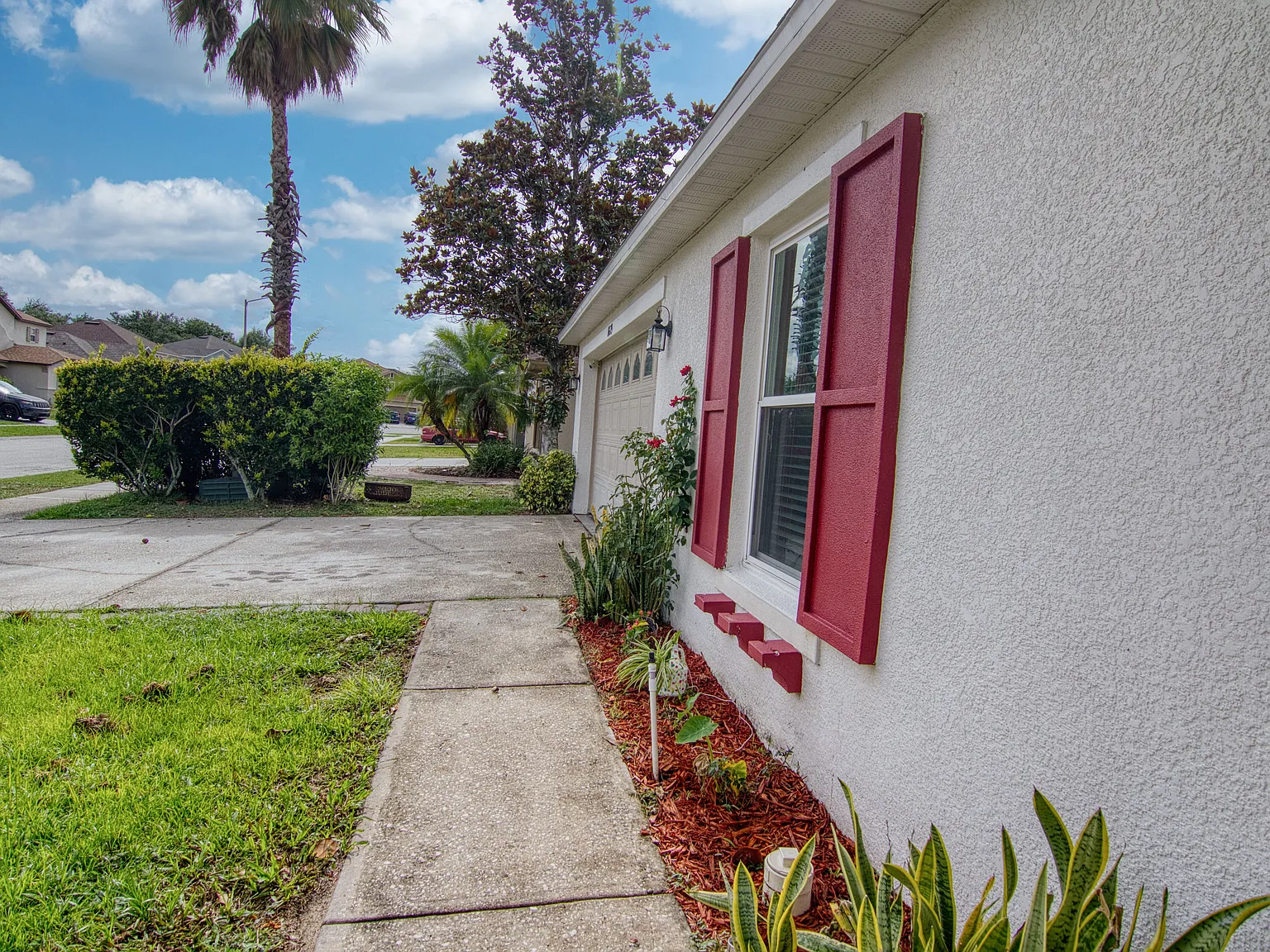 4 bed, 1950 sqft, $1,900 — Photo 2