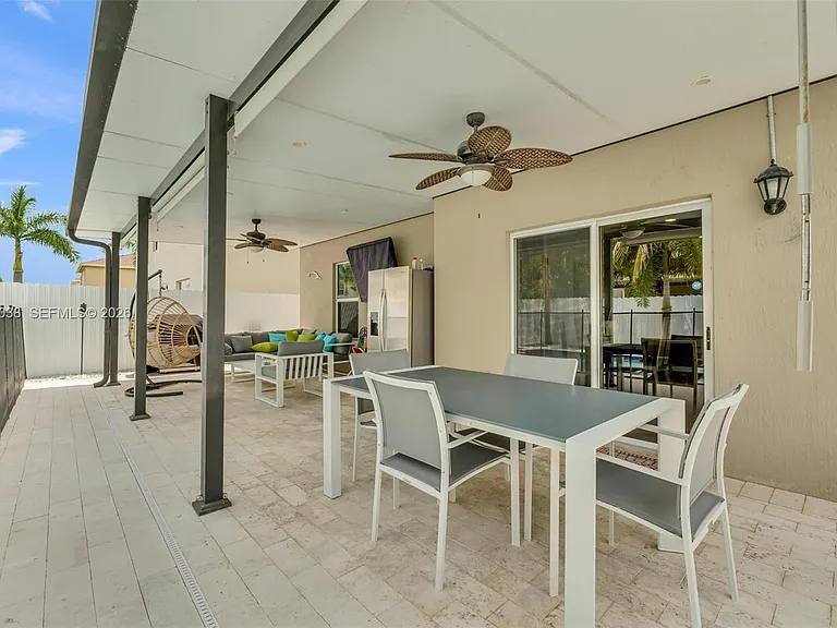 537 NE 6th Ct — Photo 38