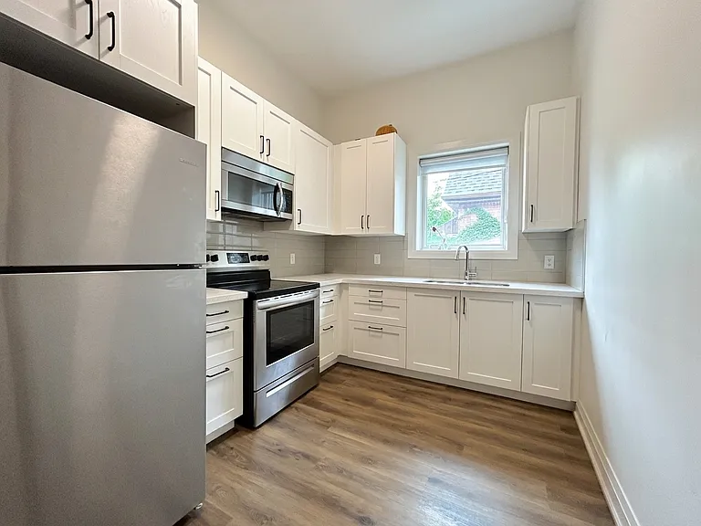 837 King St E #203 — Photo 4