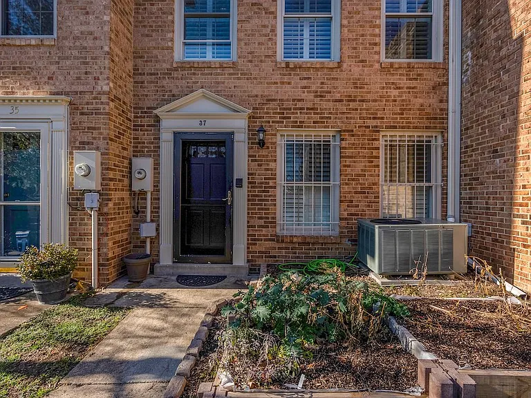 2302 Sanford St — Photo 46