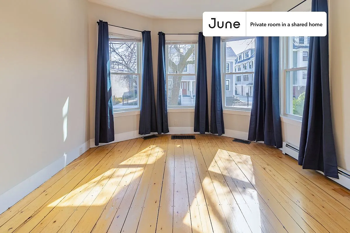 Queen bedroom in 3 bed/2 bath home in Central Square (Cambridge) #951 C — Photo 4