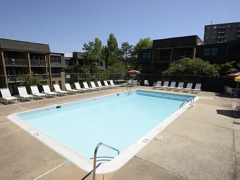 Charlesgate Apartments — Photo 13