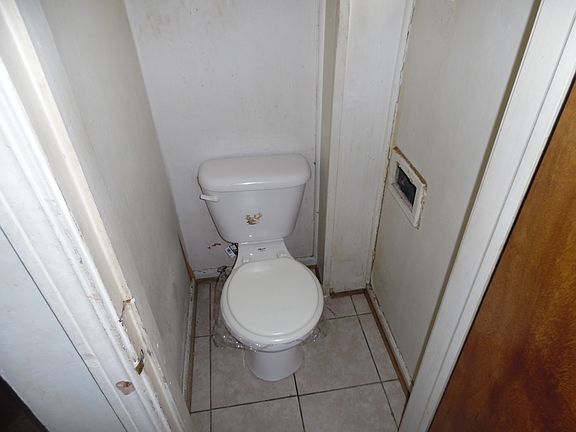 5th image of 9601 S Charles St