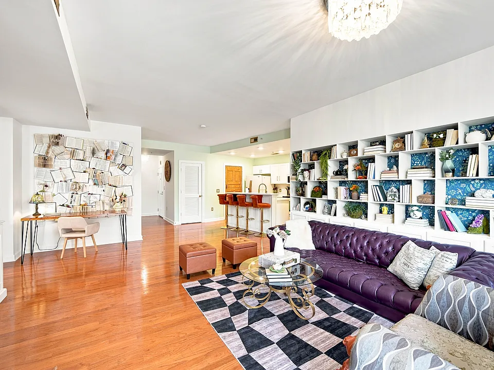 718 Trade St #808