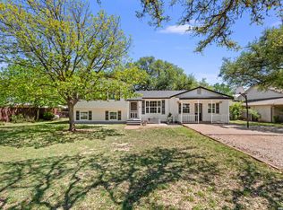 904 Country Rd, Blanco, TX 78606