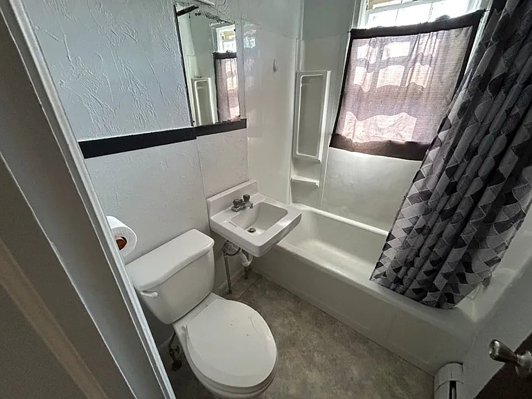 1013 E Park Ave — Photo 23