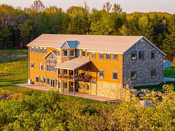 5th image of 920 Backwoods Rd