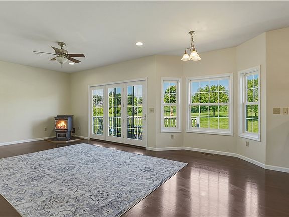 3rd image of 19 Fox Ridge Rd