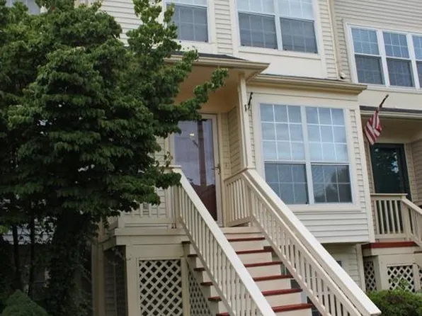 14132 Autumn Cir, Centreville, VA 20121