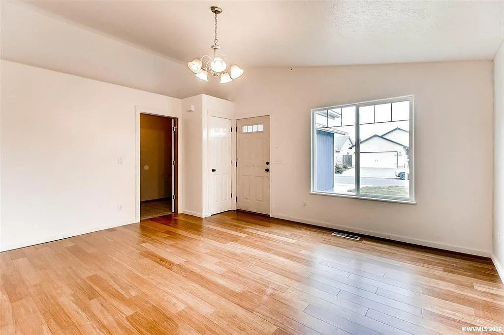 3 bed, 1190 sqft, $2,350 — Photo 3