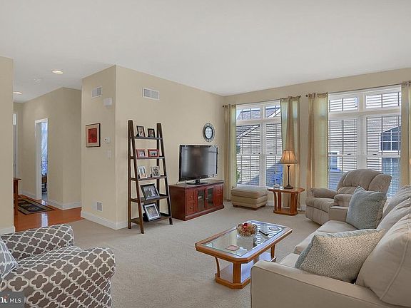 5th image of 303 Aletha Ln