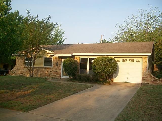 1st image of 2209 Willow Oak Dr
