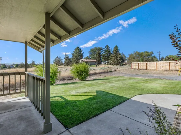 639 SE 10th St, Madras, OR 97741