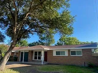 4 bed, 1.5 bath, 963 sqft, $1,650 — Photo 1
