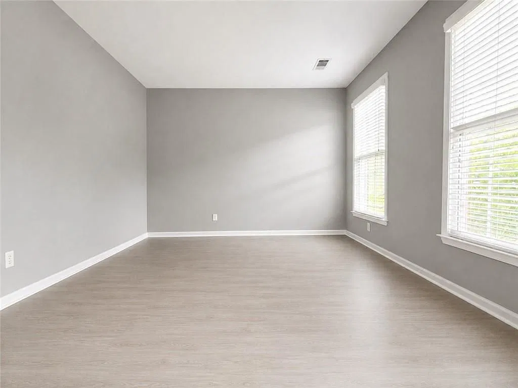 4 bed, 3.0 bath, 2496 sqft, $2,300 — Photo 4