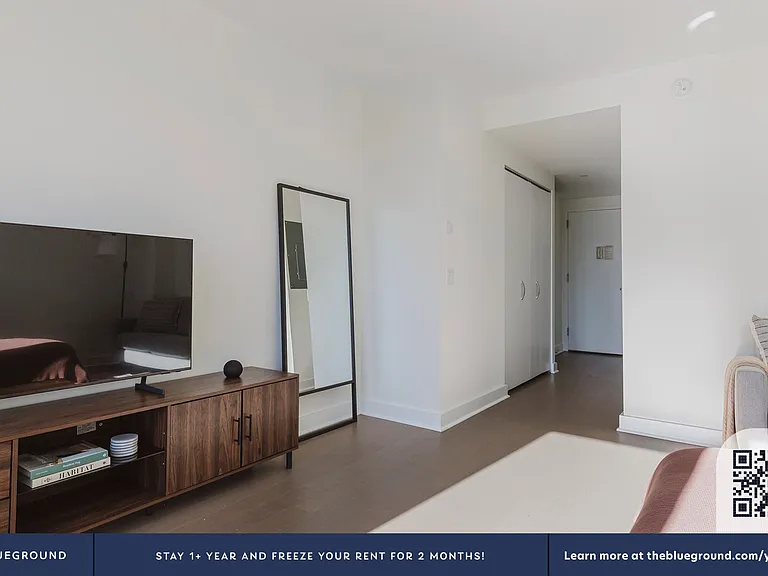 450 W 42nd St #36J — Photo 12