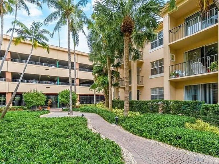 1805 N Flagler Dr #219 — Photo 23