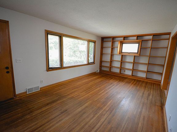 4th image of 620 7th Ave SE