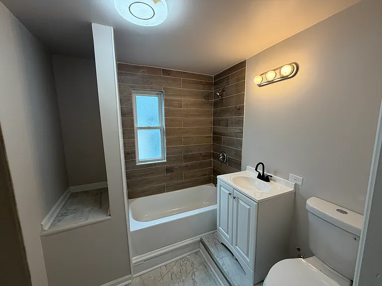 7959 S Saginaw Ave — Photo 8