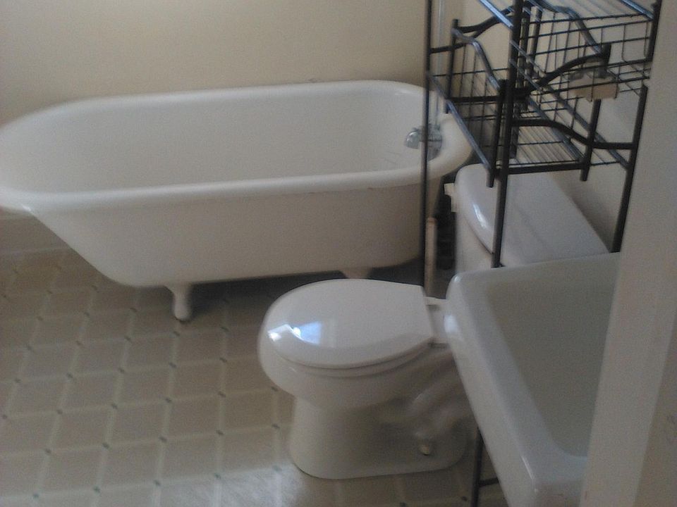 Bathroom with clawfoot tub
