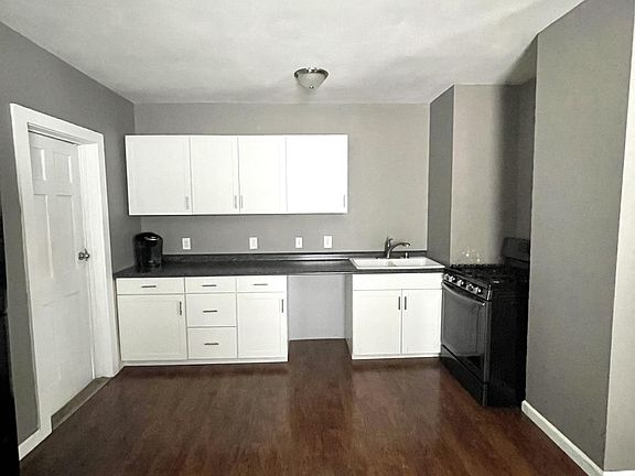 4th image of 57 Groton Ave #2